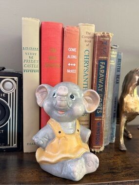 FREE WITH PURCHASE✨Vintage Kitschy Mid Century Ceramic Elephant✨ Baby Room